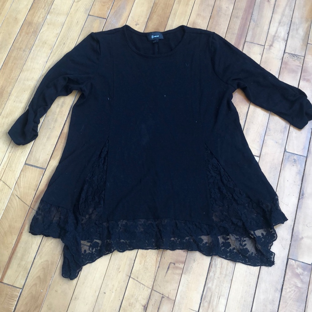 B.wear flowy top